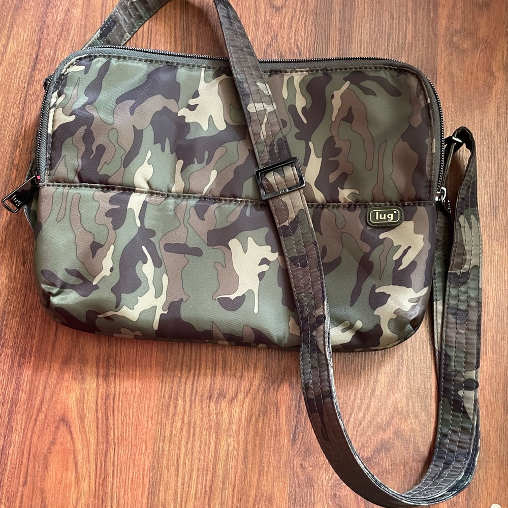 Lug "mini" Delta tablet bag in Camo Green
